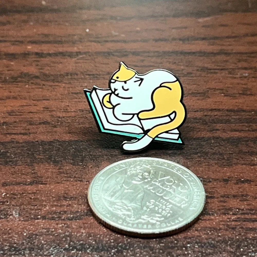 Cartoon Cat Laying On A‎ Book Cute Lapel Hat Pin